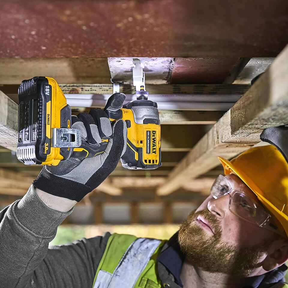 Dewalt DCF809L2T Kömürsüz  Darbeli Vidalama 18 Volt 3.0Ah 190Nm Tork