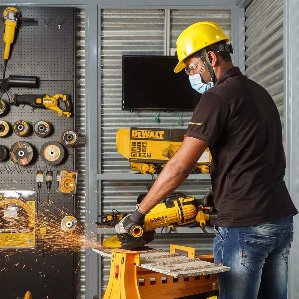 Dewalt DWE4579-QS Büyük Taşlama Makinesi 2600W 230Mm